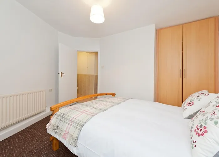 Apartment Vacation Rentals *