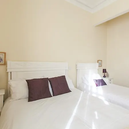 Apartment Vacation Rentals *